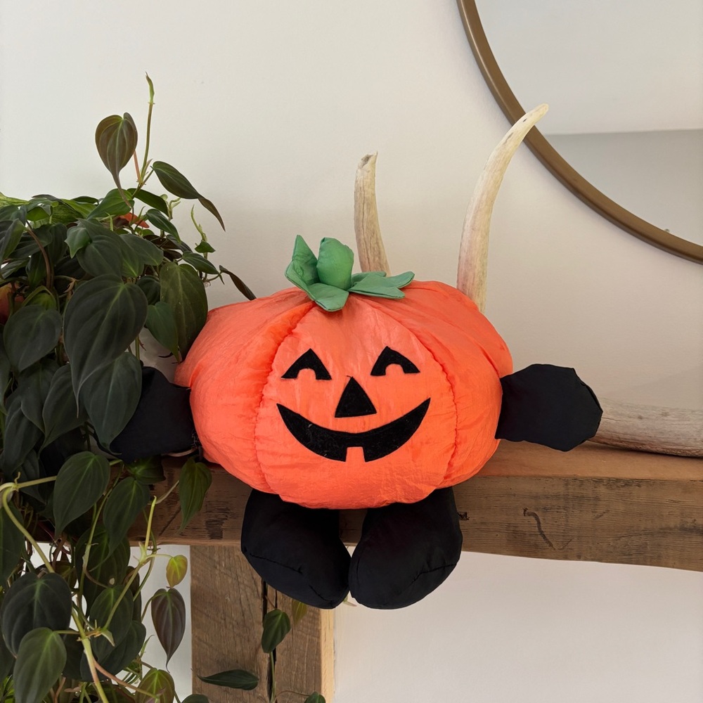 Gibson Greetings | vintage 90’s plush windbreaker jack-o’-lantern pumpkin